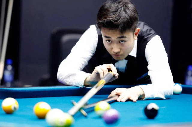 样的年轻球 样的年轻球